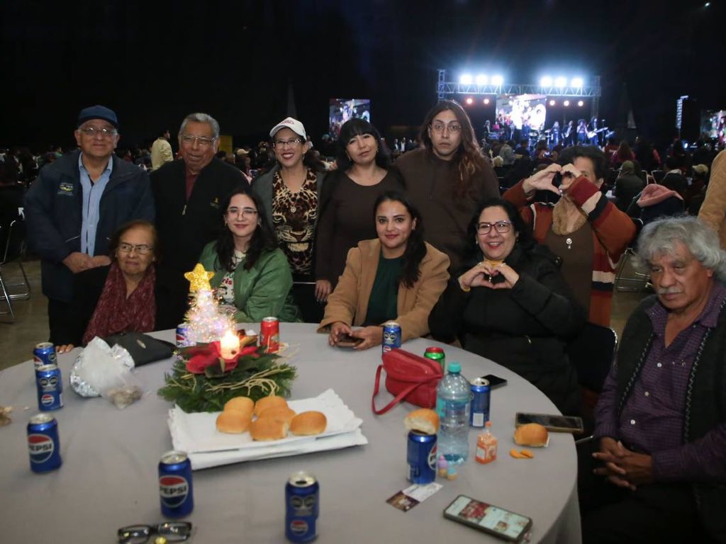 Más de 3 mil personas disfrutan de la cena navideña en el Centro Expositor