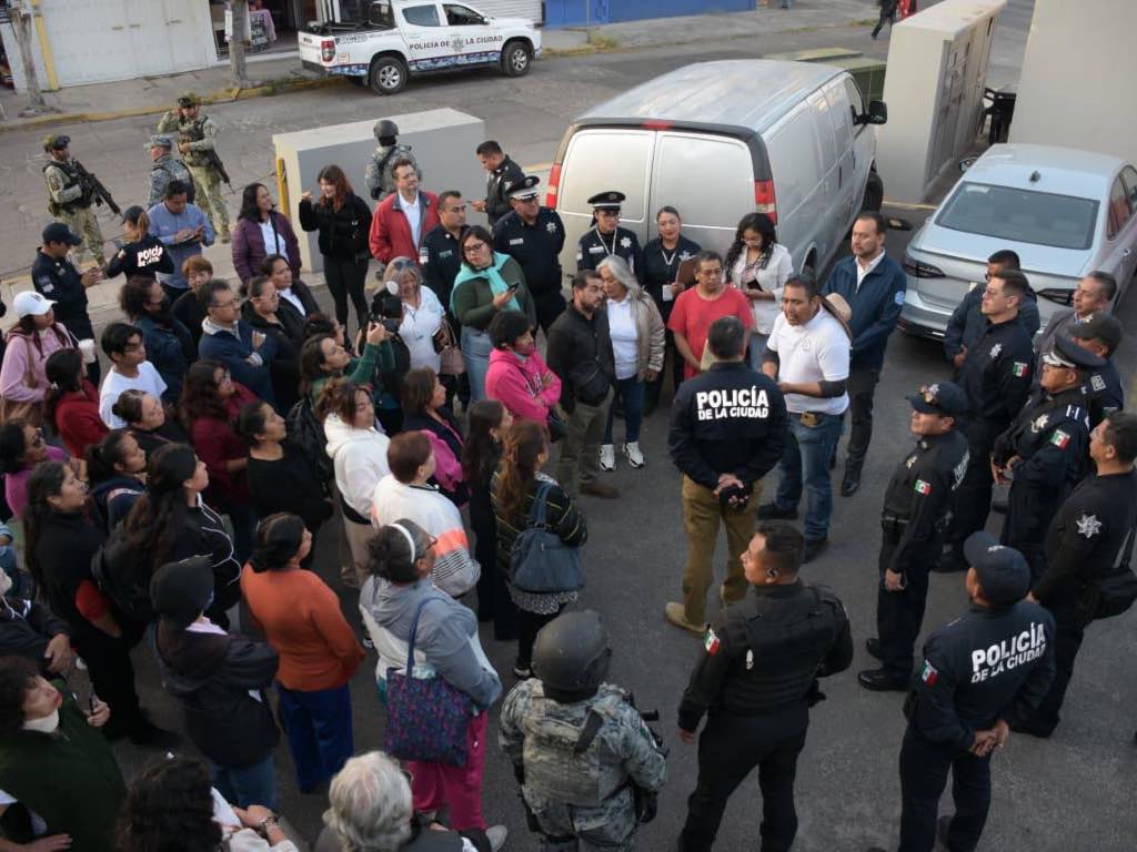 Recorre Félix Pallares la colonia Universidades para reforzar la seguridad