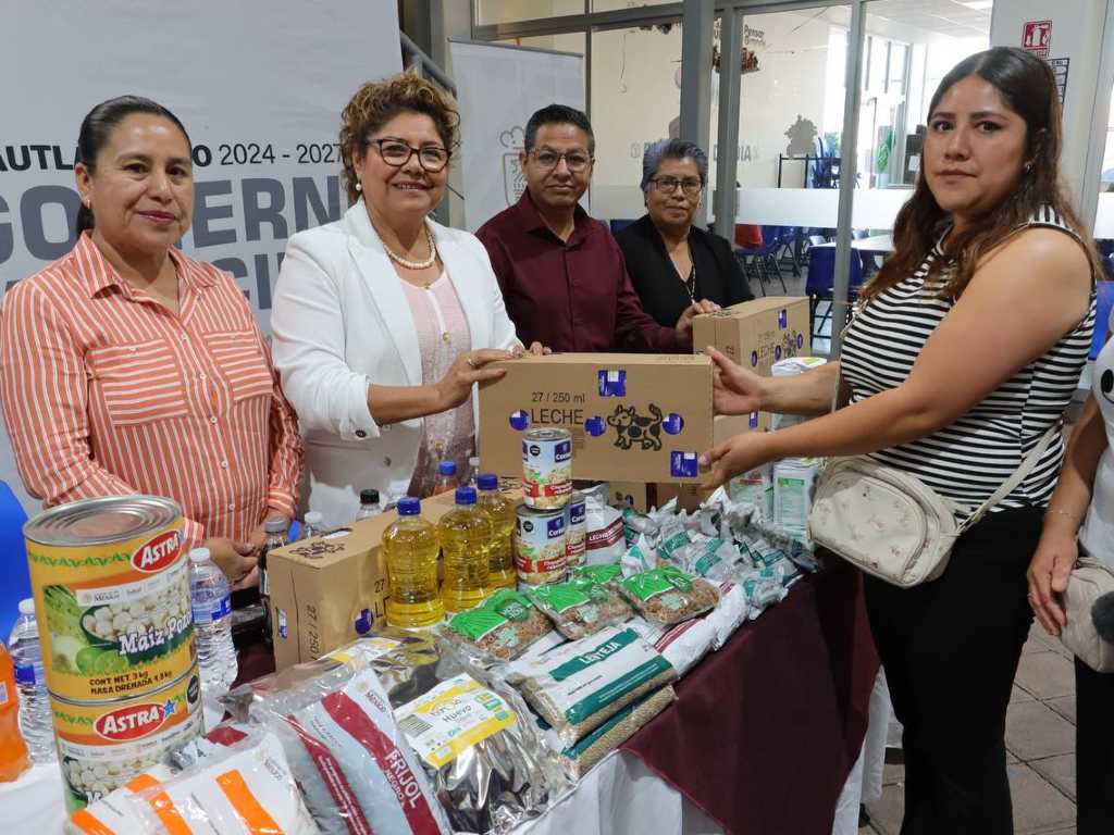 Encabeza Tere Alfaro entrega de insumos alimentarios a escuelas de Cuautlancingo
