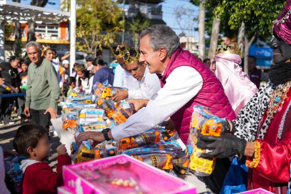 Llegan los Reyes Magos a la Junta Auxiliar Romero Vargas y colonia La Rosa