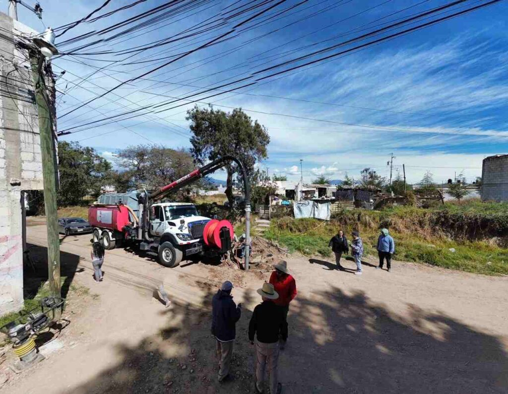 Dan mantenimiento con equipo Vactor al servicio de drenajes en Amozoc