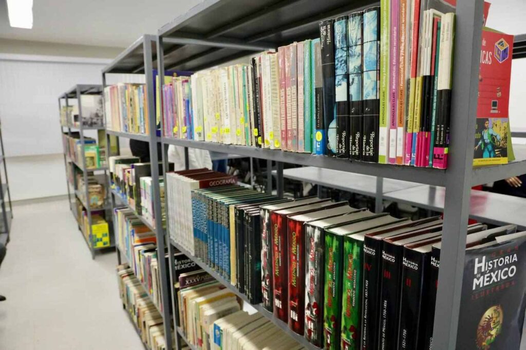 Entregan nueva biblioteca en telesecundaria Máximo Serdán Alatriste de San Andrés Cholula
