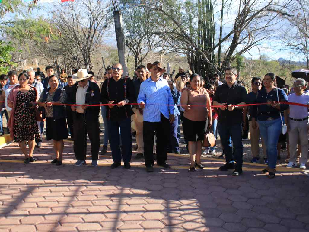 Inauguran pavimentación en Tempexquixtle