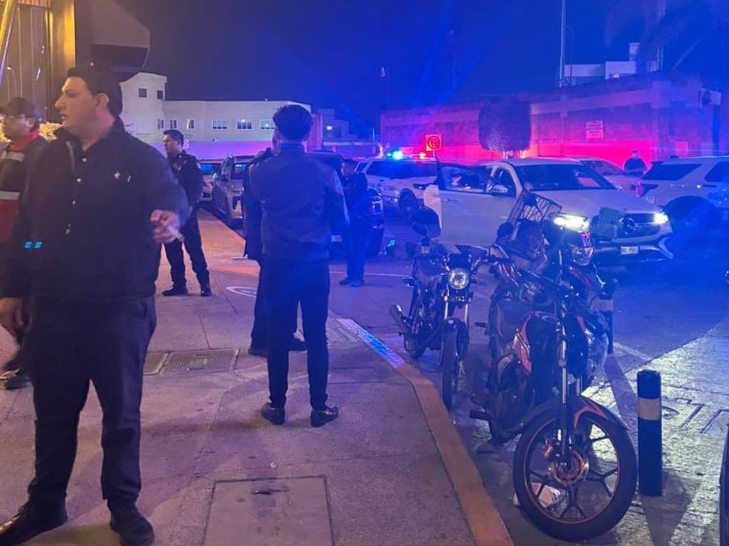 Balacera afuera de bar "Sala de Despecho" de Angelópolis, deja tres muertos