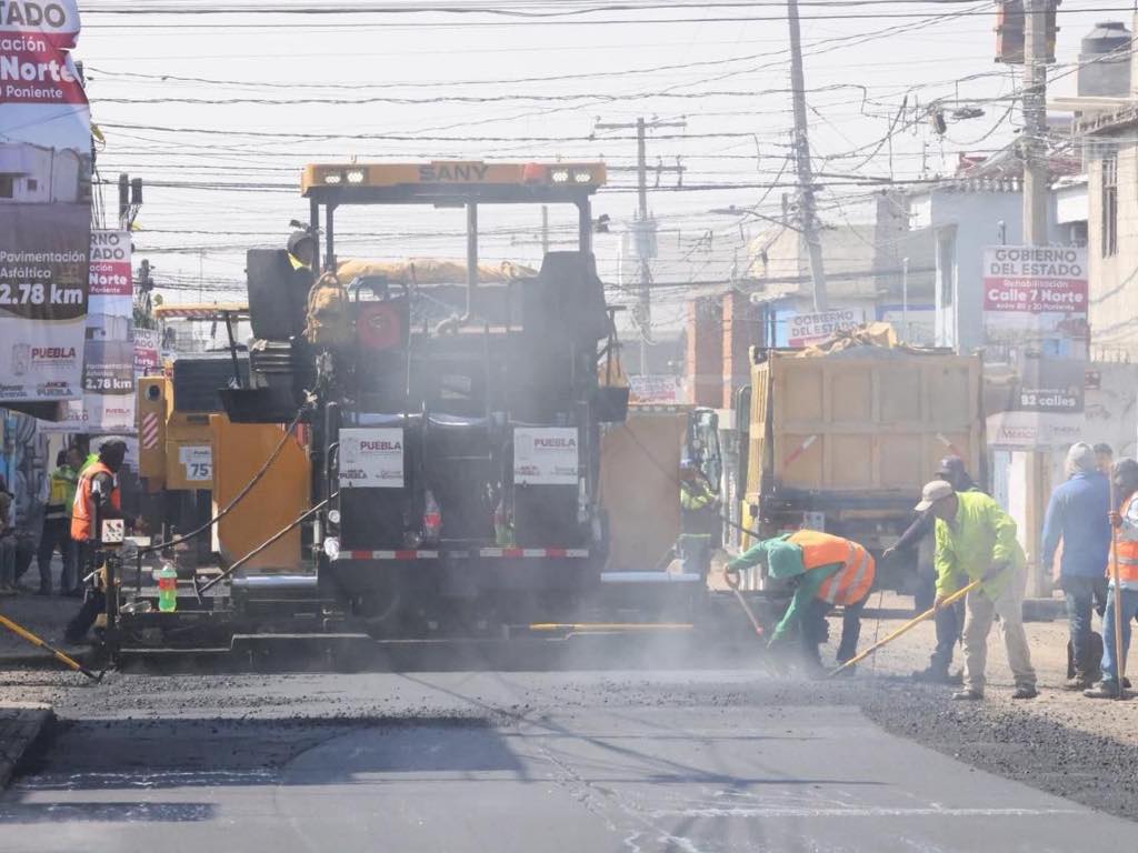 Gobierno pavimenta 105 calles al norte de Puebla