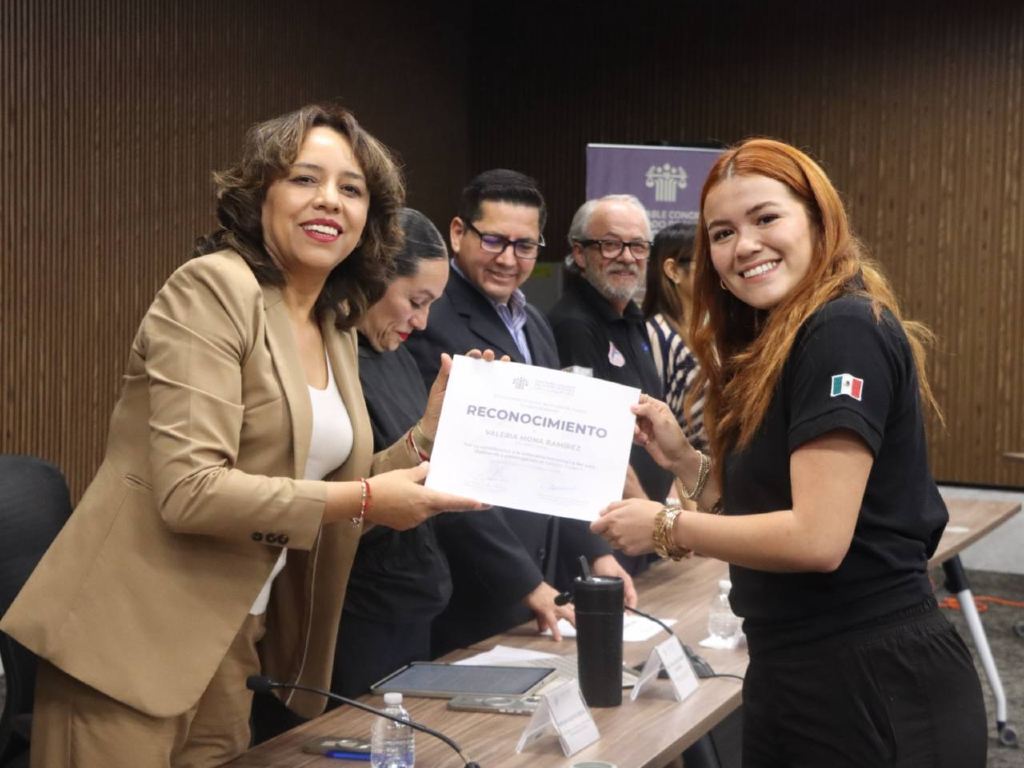 Congreso del Estado otorga reconocimientos a desarrolladores del nanosatélite Gxiba-1