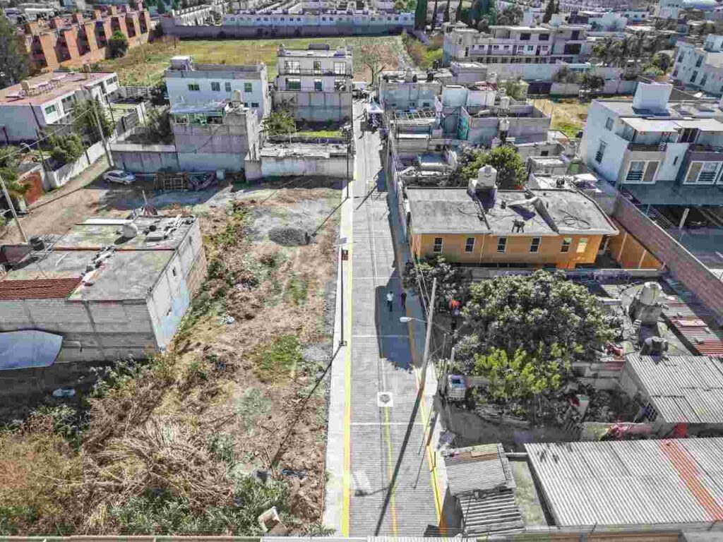 Entregan pavimentación con adoquín en Cuautlancingo