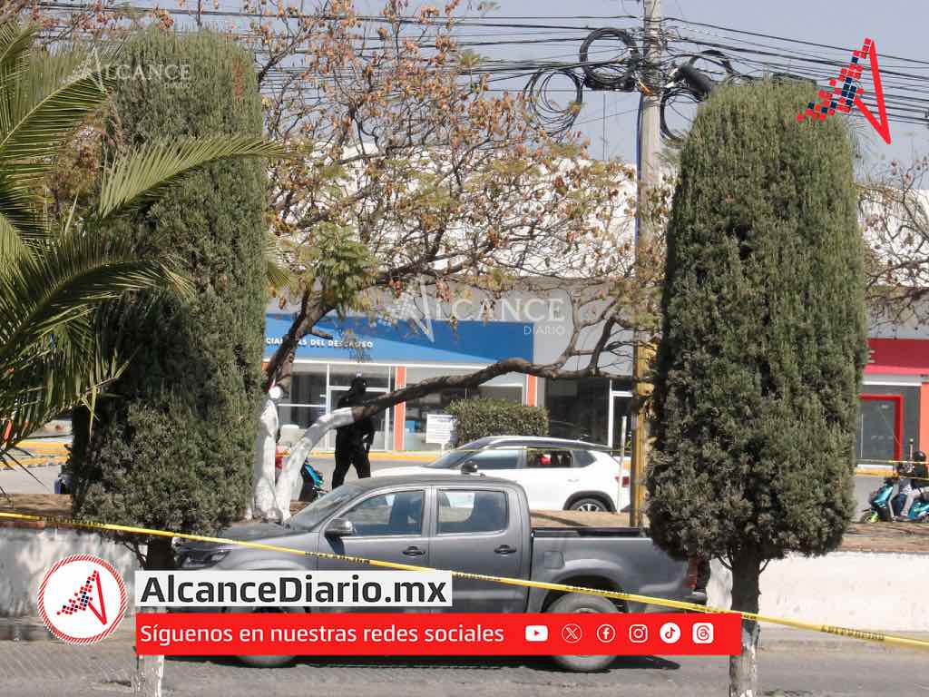 Abandonan cuerpo en camioneta cerca de Presidencia de San Martín Texmelucan