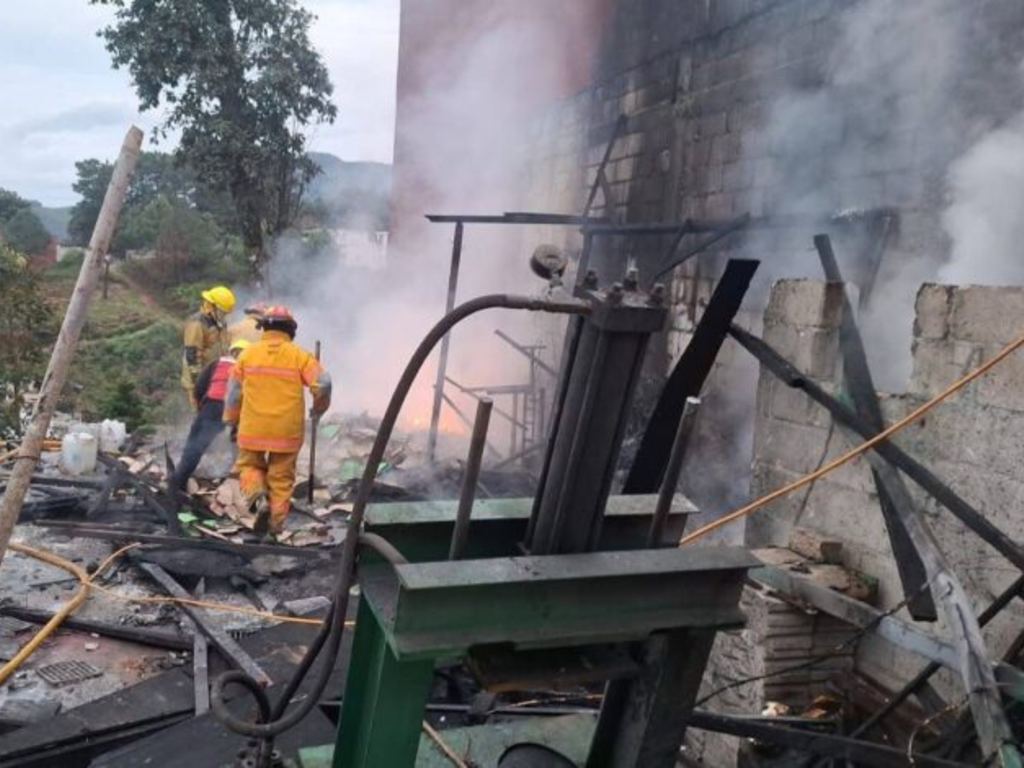 Explosión de un polvorín deja tres heridos en Huauchinango