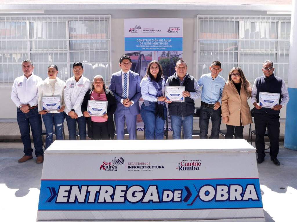 Entregan aula equipada con tecnología en telesecundaria de Acatepec