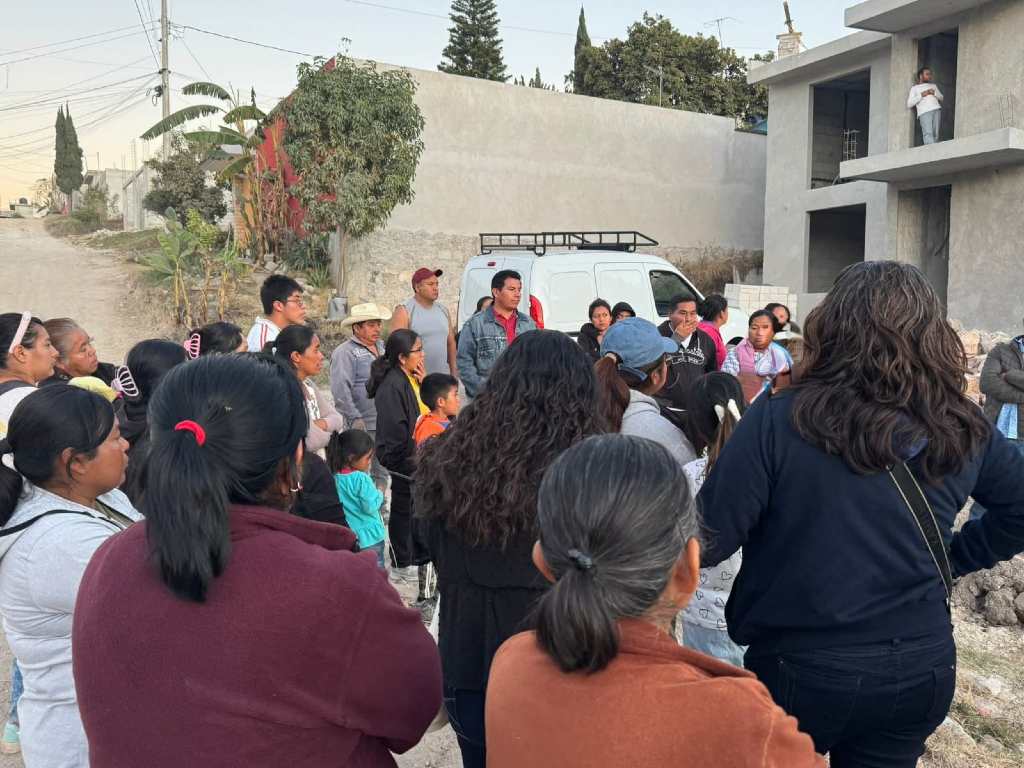 Regidor antorchista se reúne con vecinos de Ampliación Santa Catarina para discutir problemáticas