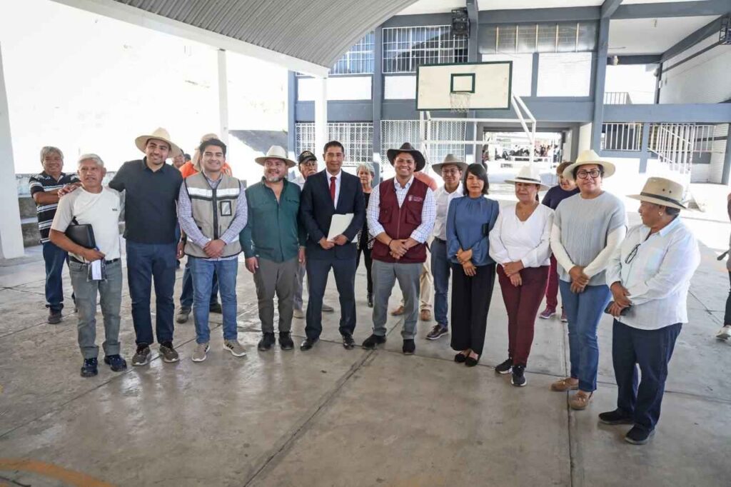 Omar Muñoz entrega trabajos de mantenimiento en escuelas públicas de Cuautlancingo