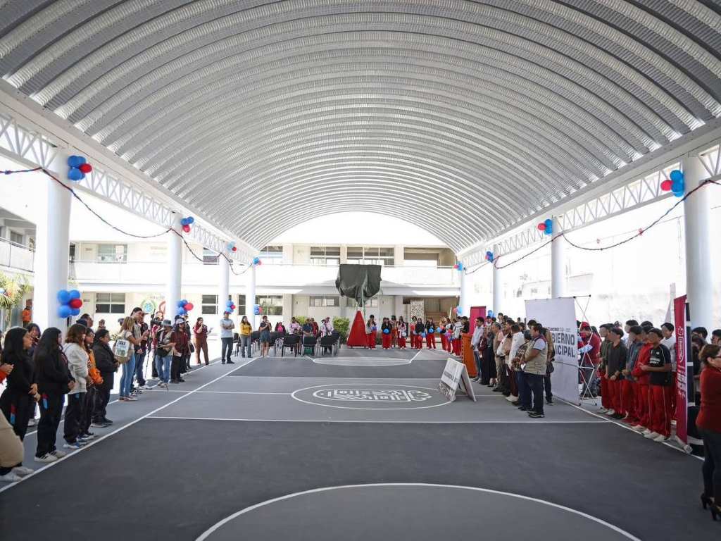 Entregan techado en Bachillerato Oficial Almecatla de Cuautlancingo