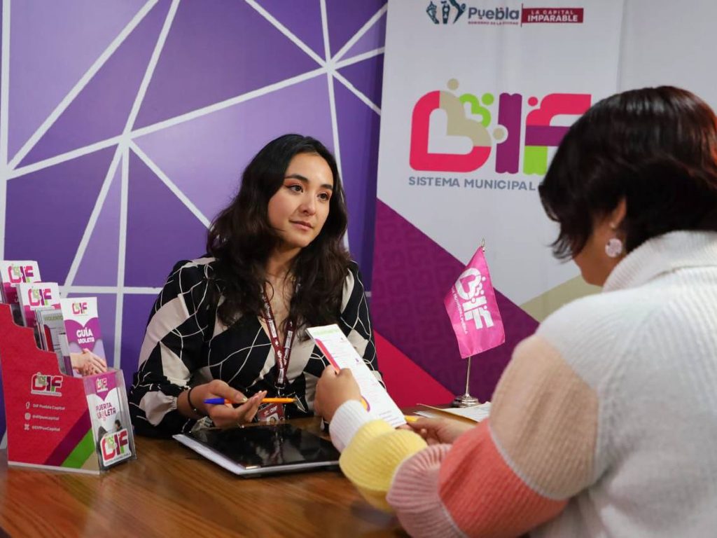 Fortalece DIF Puebla Capital atención a mujeres víctimas de violencia con el programa “Puerta Violeta”
