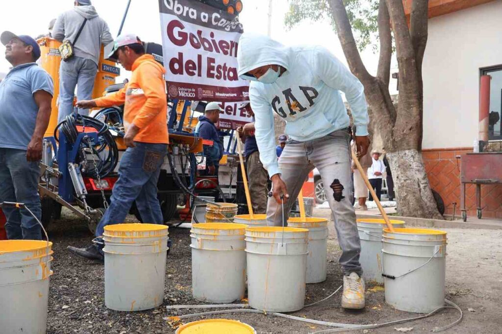 Recibe carretera federal de Amozoc mantenimiento y aplicación de pintura