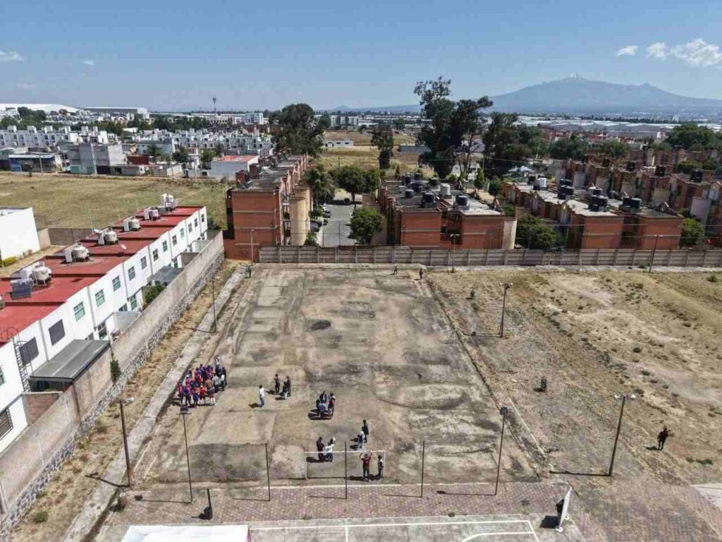 Inician construcción de una cancha de futbol más en Cuautlancingo