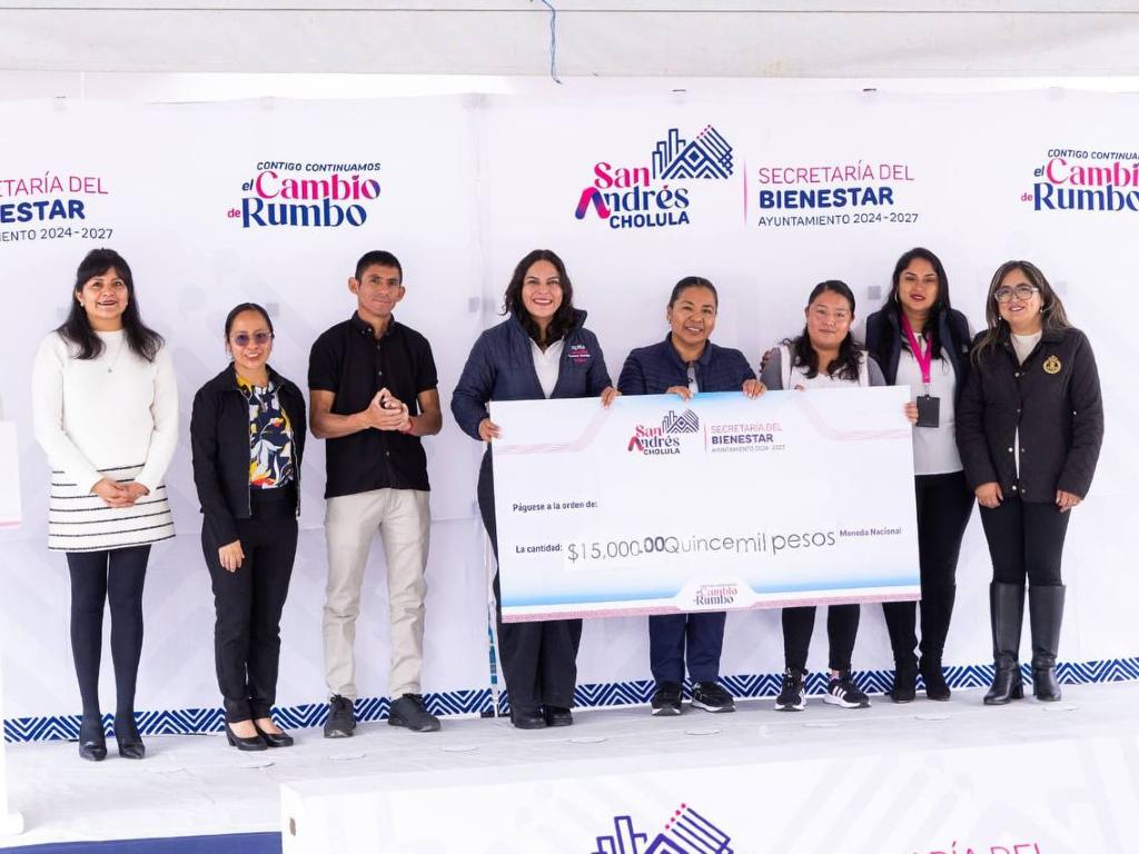 Entrega Lupita Cuautle apoyos económicos a instituciones educativas de San Andrés Cholula