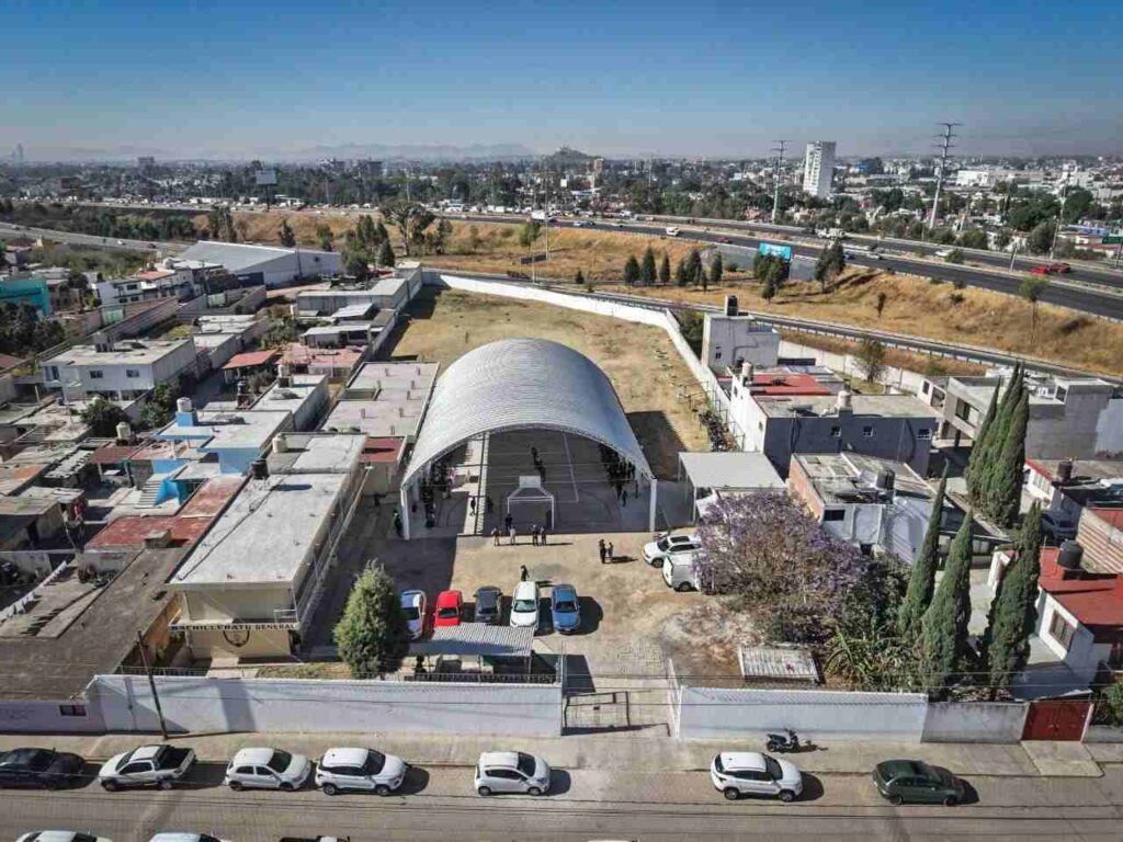 Fortalece seguridad en bachillerato de Cuautlancingo con barda perimetral
