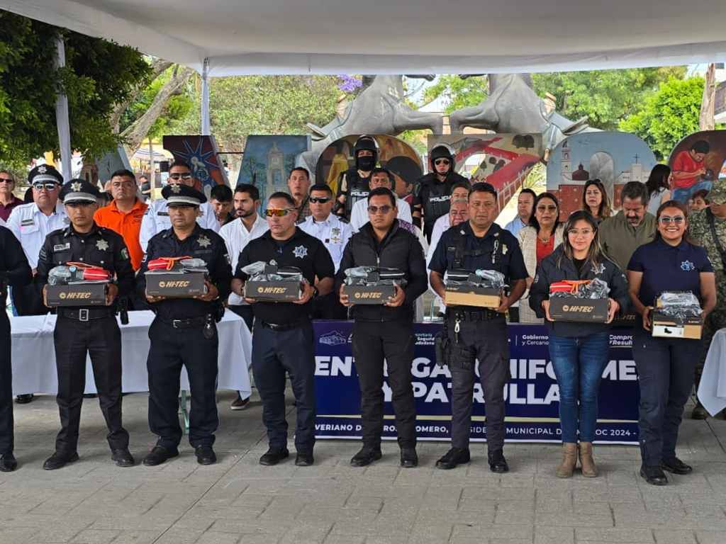 Amozoc entrega patrullas y uniformes como primera etapa para fortalecer la seguridad
