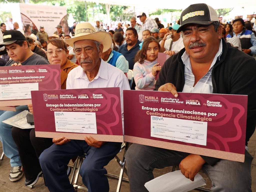 Entregan apoyos de indemnización por Contingencias Agropecuarias en Tehuacán