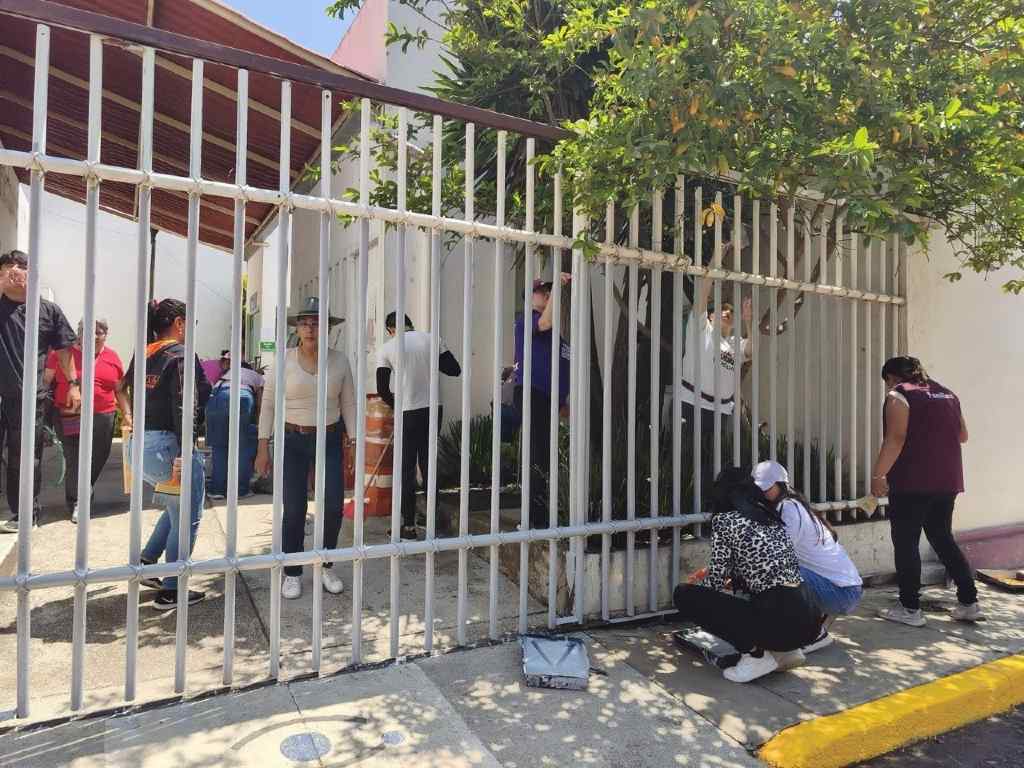 Encabeza DIF de San Pedro Cholula faena comunitaria en Casa del Abue