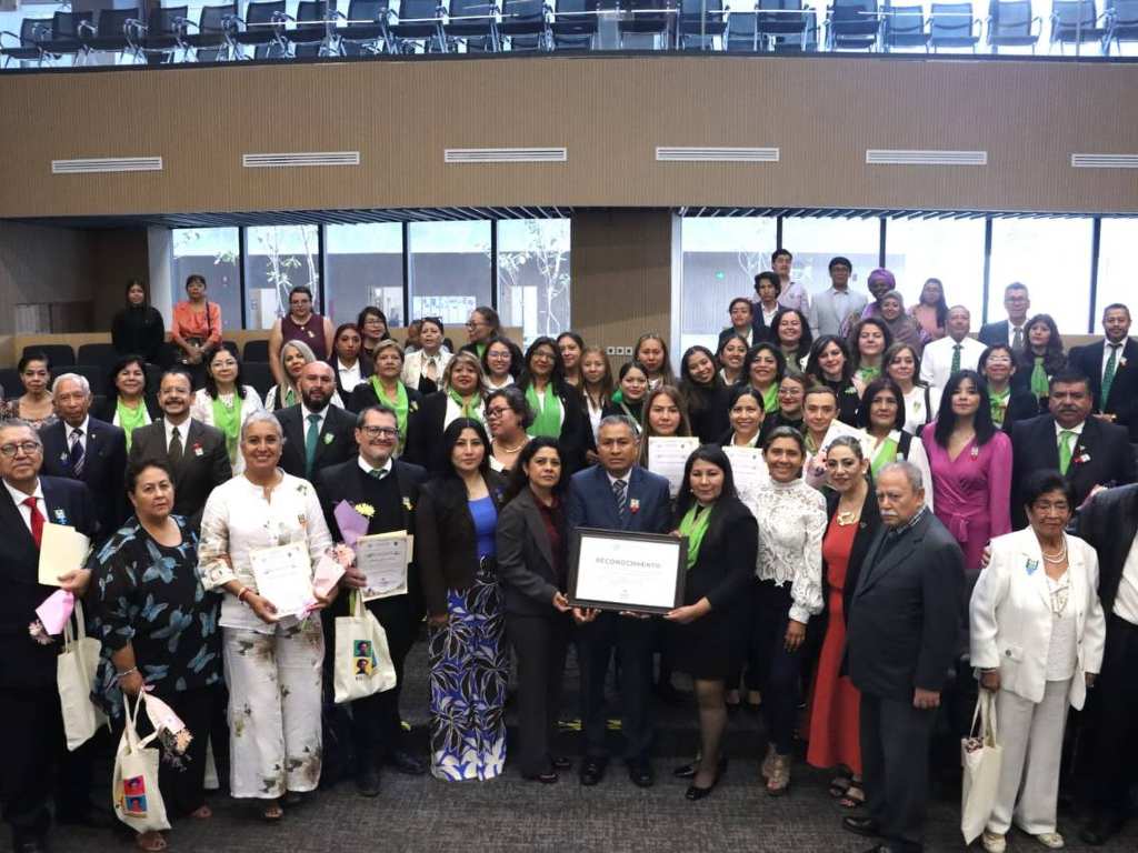 Reconocen en el Congreso del Estado los 75 años de la Licenciatura en Educación Preescolar del BINE