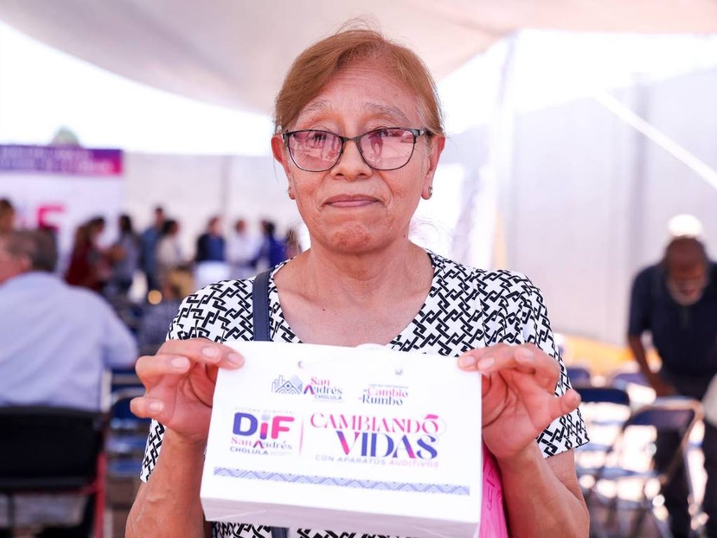 Entrega Lupita Cuautle apoyos funcionales para personas con discapacidad