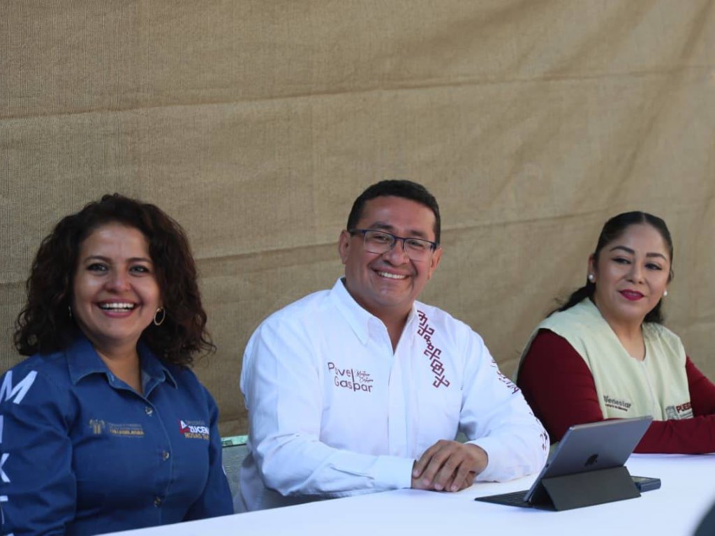 Recorre Pável Gaspar la Mixteca poblana para impulsar obras comunitarias