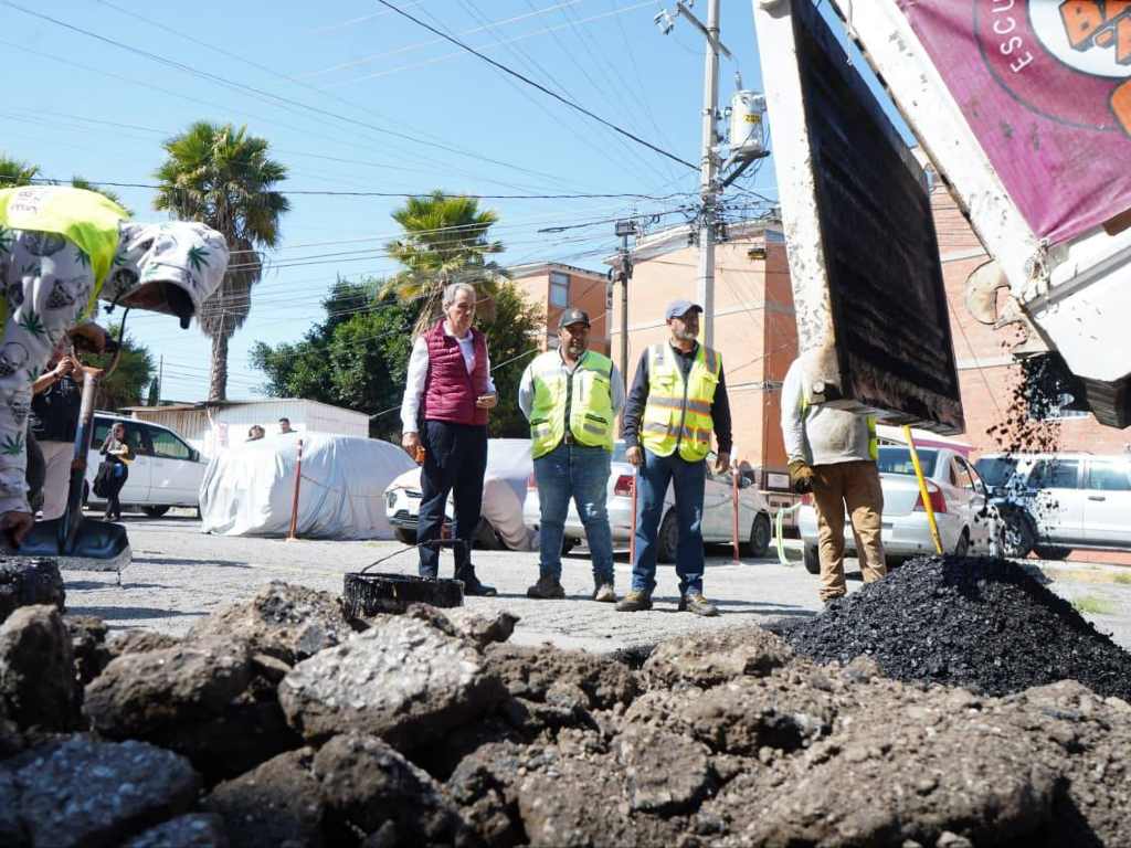 Refuerza Pepe Chedraui Campaña de Bacheo en el Infonavit San Jorge