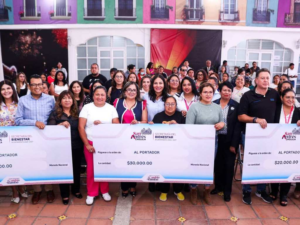 Entrega gobierno de San Andrés Cholula apoyos económicos a planteles educativos