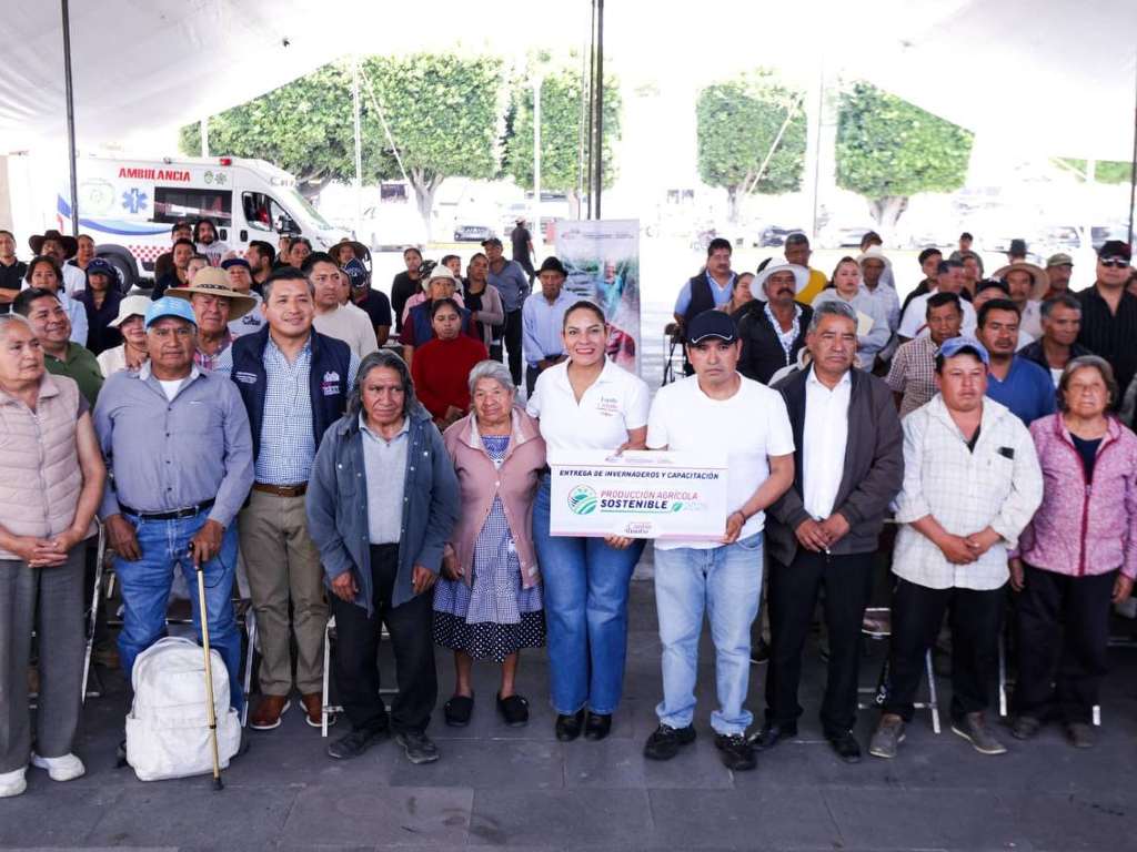 Entregan invernaderos y apoyos al campo en San Andrés Cholula