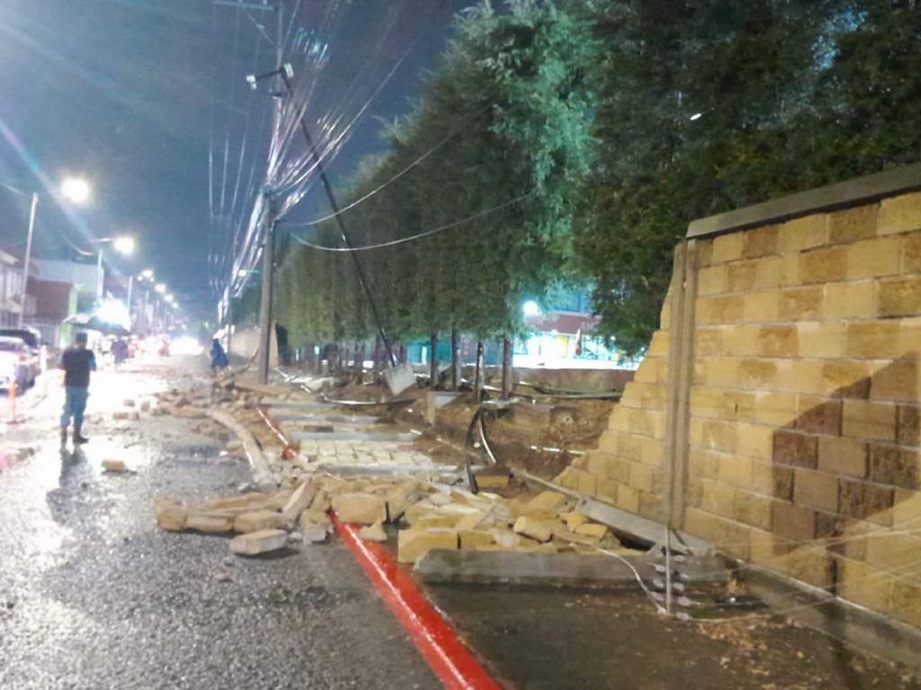 Tormenta de este jueves en Puebla colapsa barda de la Universidad Anáhuac