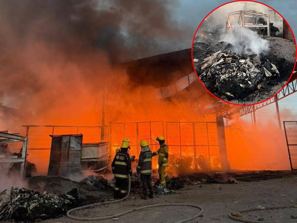 Fuerte incendio en recicladora del Periférico Ecológico moviliza a bomberos en Puebla