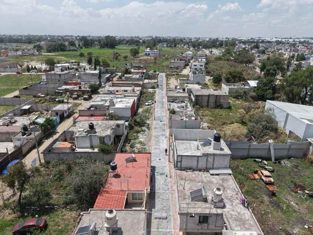 Entregan pavimentación en la junta auxiliar de Cuautlancingo