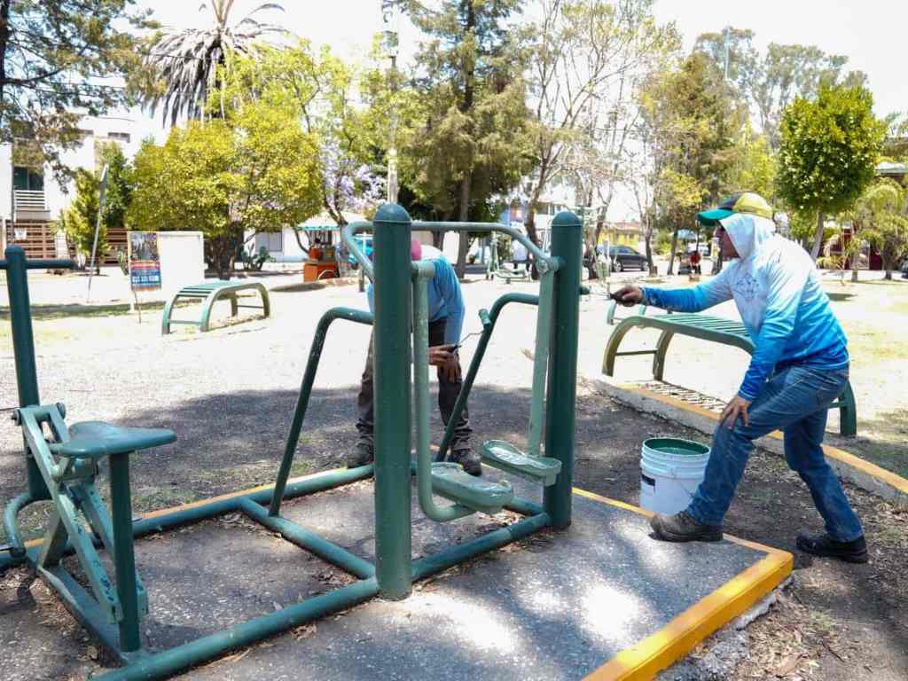 Realiza Gobierno de la Ciudad mantenimiento de mobiliario urbano a parques
