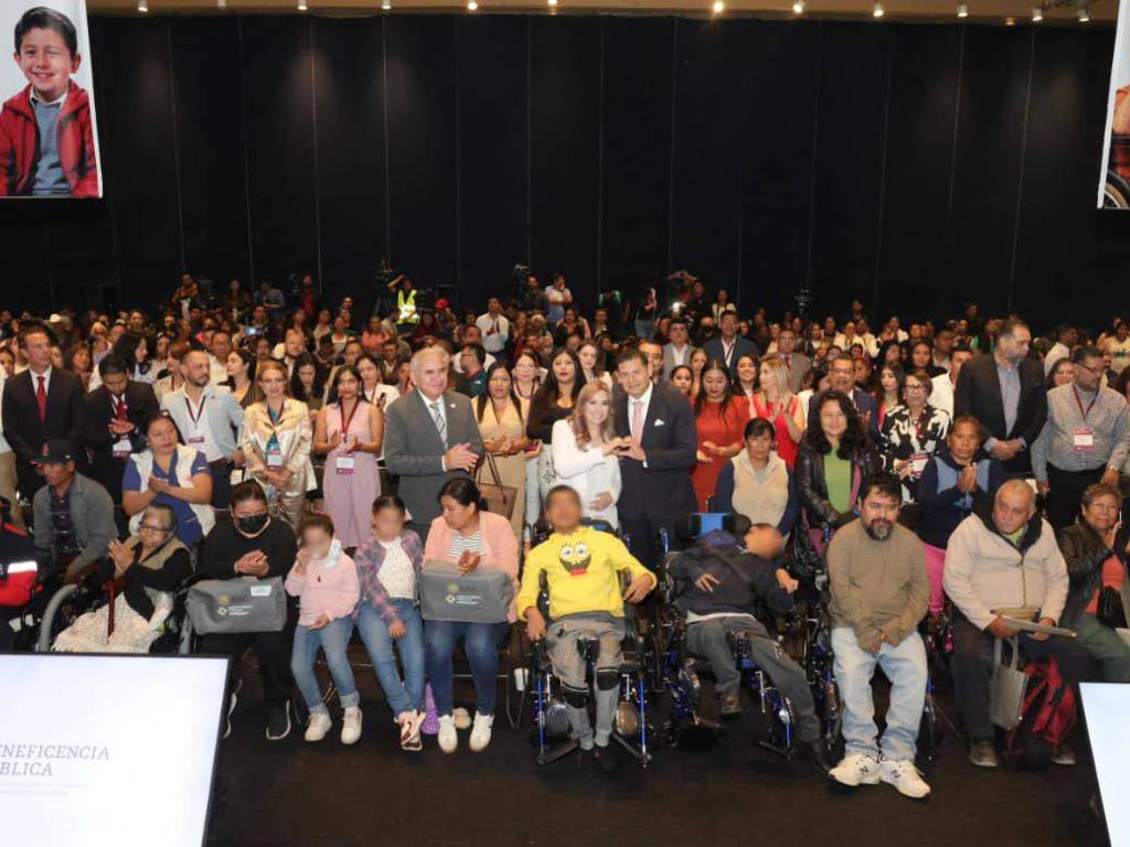 Entrega APBP y SEDIF más de 4 mil apoyos para personas con discapacidad