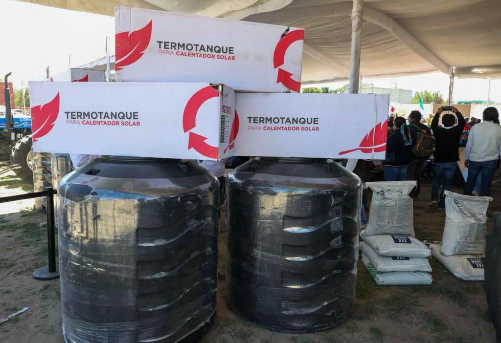 Entregan obra comunitaria y apoyos al campo en en San José Chiapa