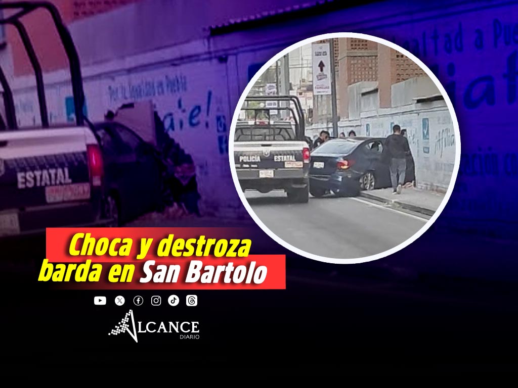 Aparatoso choque en San Bartolo provoca movilización; auto termina incrustado en una barda