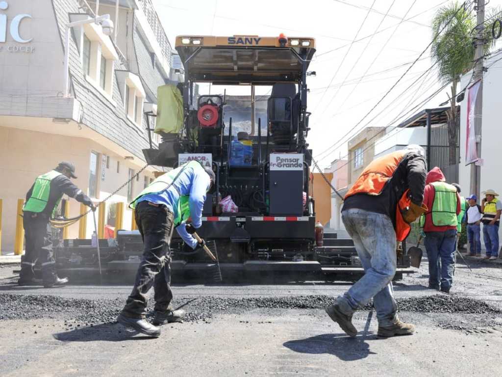 Supervisa Alejandro Armenta trabajos en la Avenida 20 Sur
