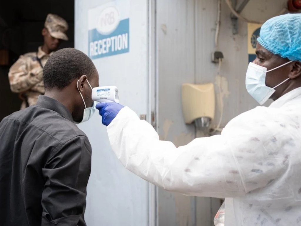 Enciende alertas ébola en África; OMS reporta 139 muertos y teme expansión regional