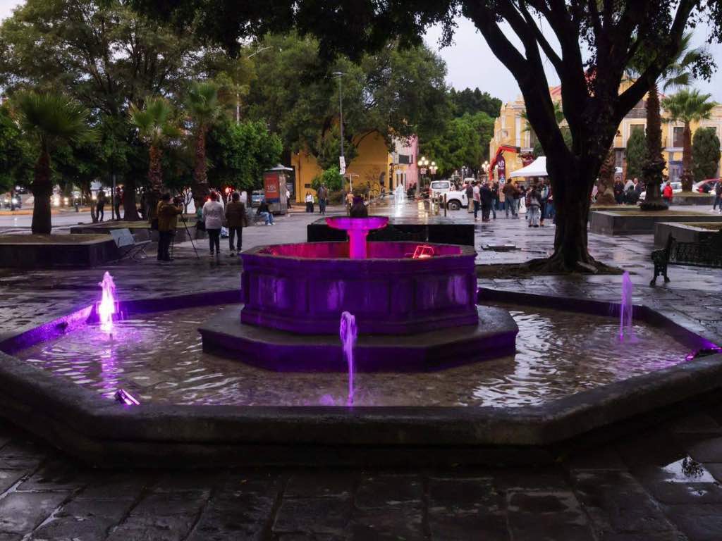 Dan mantenimiento a cuatro espacios más en Puebla capital con Fuentes que Brillan