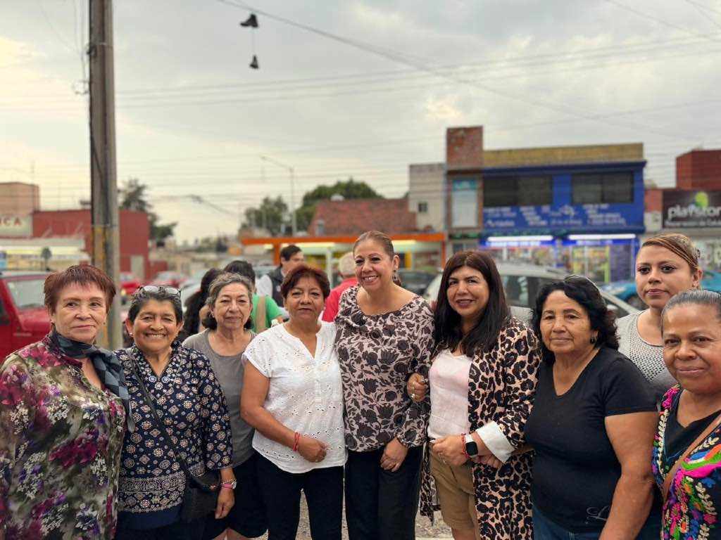 Se reúne Laura Artemisa con habitantes de Loma Bella, resalta trabajo de las mujeres en la comunidad