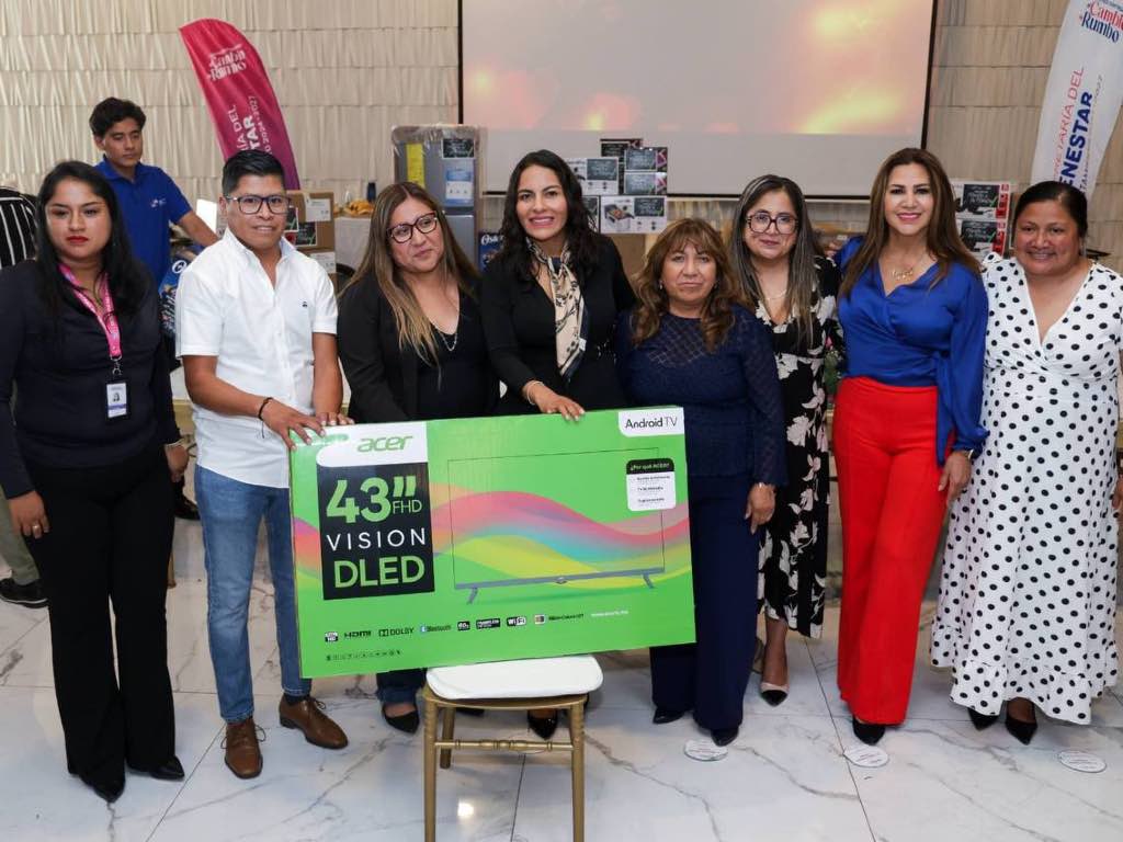 Reconoce Lupita Cuautle a docentes de 72 escuelas por compromiso con la educación