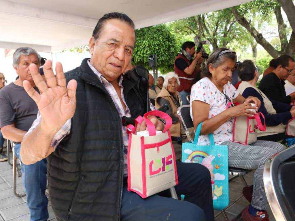 Entrega gobierno de la ciudad a través del programa “Oír para Vivir” 50 aparatos auditivos