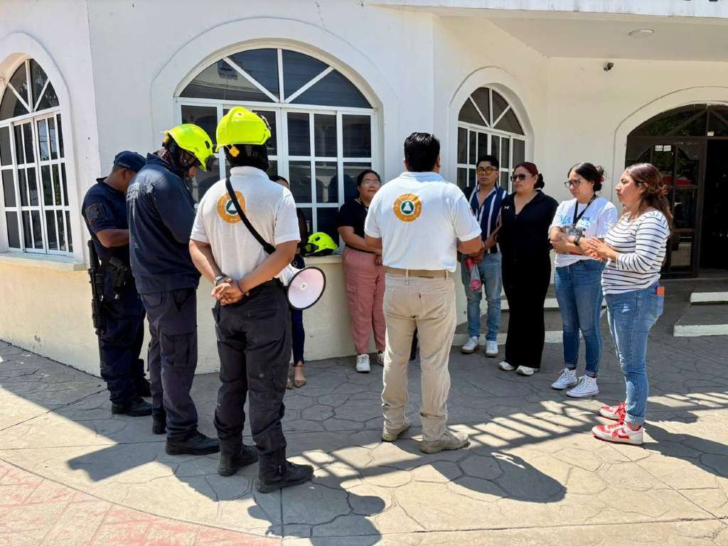 Protección Civil de Ocoyucan orienta a la población ante el primer Simulacro Nacional 2026