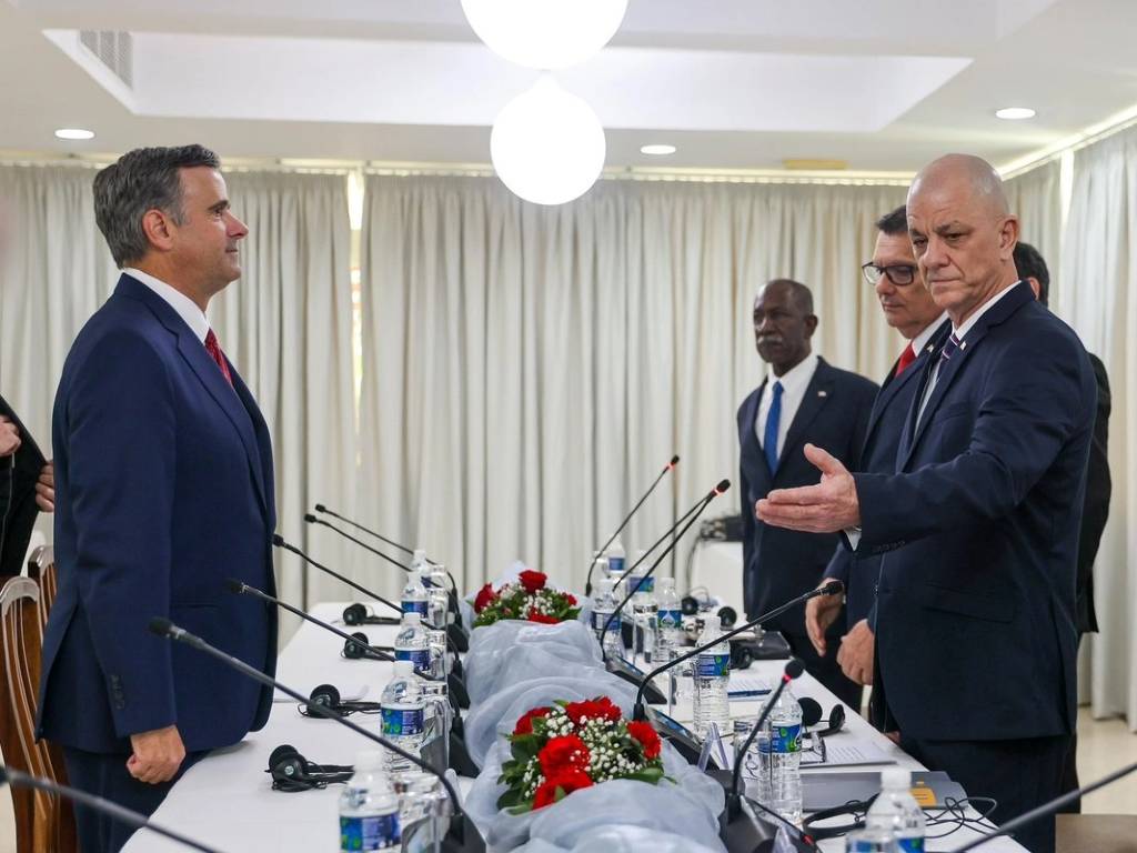 Recibe Cuba a delegación de EU encabezada por el director de la CIA
