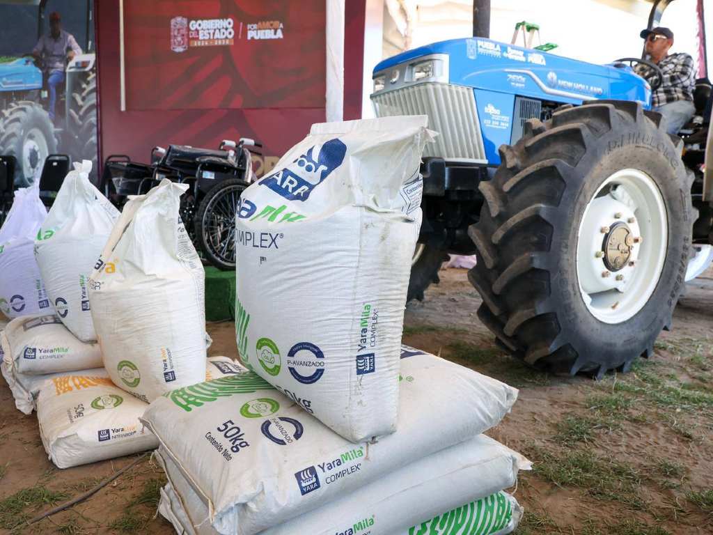 Entregan obra comunitaria y apoyos al campo en en San José Chiapa