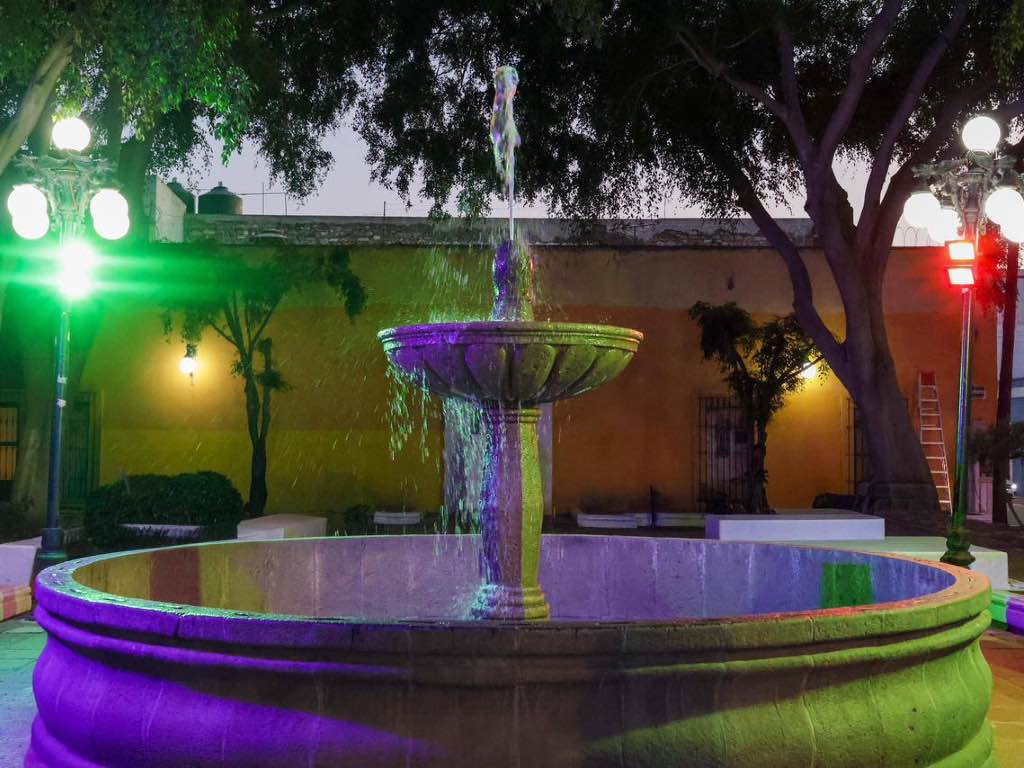 Dan mantenimiento integral a fuente del parque Luis Donaldo Colosio en Puebla capital