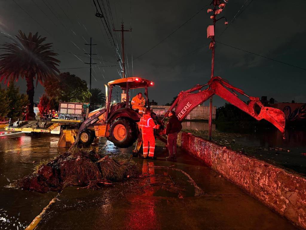 Despliegan más de 800 elementos para atender afectaciones por la lluvia de este domingo en Puebla