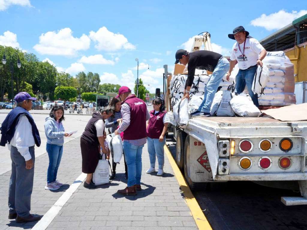 Encabeza Tonantzin Fernández entrega del Programa de Atención Alimentaria en San Pedro Cholula